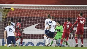 A crónica do Liverpool-Tottenham, 2-1: Firmino agarra a liderança