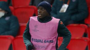 Demba Ba aponta o dedo a Tuchel no PSG-Basaksehir: «Culpou-nos pelo que se passou»
