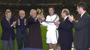 Há 20 anos Figo tornava-se no 2º português a ganhar a Bola de Ouro: «Na altura era mais difícil»