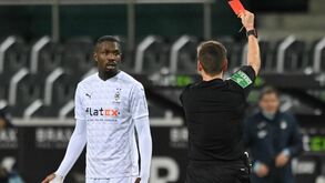 Cuspidela sobre adversário vale seis jogos de suspensão a Marcus Thuram