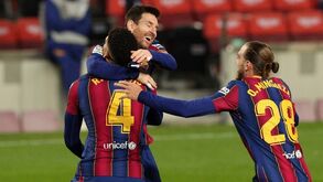 Pelé rendido a Messi: «Histórias como a nossa serão infelizmente cada vez mais raras no futebol» 