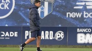 Corona e Otávio no ginásio a dois dias da Supertaça 