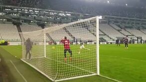 Cristiano Ronaldo aquece os motores com magia no aquecimento