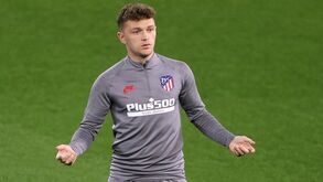 Defesa do Atlético Madrid suspenso por ligação a apostas na própria transferência 
