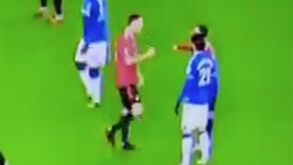 Confusão no Man. United: Matic empurra Bruno Fernandes em pleno jogo