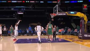 Rafael Leão dá o 'Grito do Ipiranga' depois do jogo com o Nápoles e festeja com os adeptos