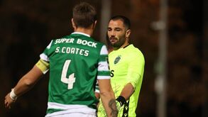 O penálti para o Belenenses SAD frente ao Sporting: leões pediram fora de jogo, Adán fez falta e depois brilhou