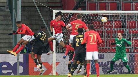 Avançado do Benfica e defesa do Sp. Braga nas maiores promessas da Liga Europa