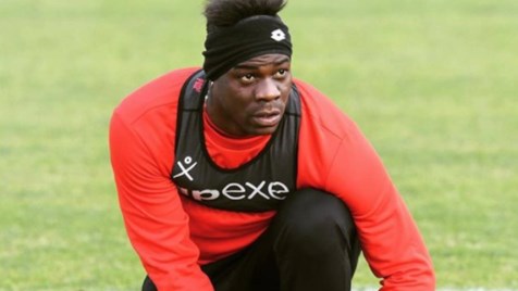 Balotelli assina com o Monza, da Serie B italiana, até junho