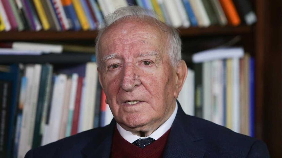 Morreu o ensaísta Eduardo Lourenço