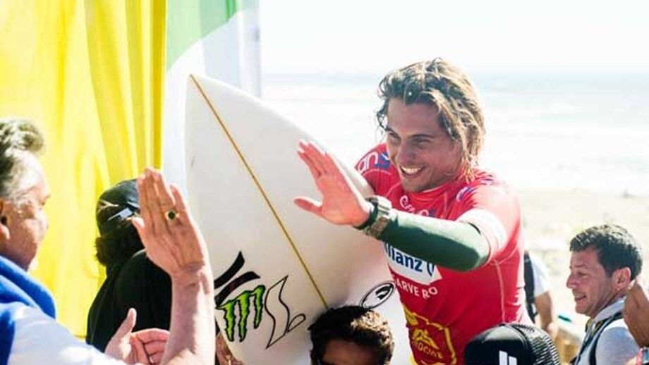 João Macedo e Nicolau Von Rupp brilham nos prémios para surfistas de ondas grandes