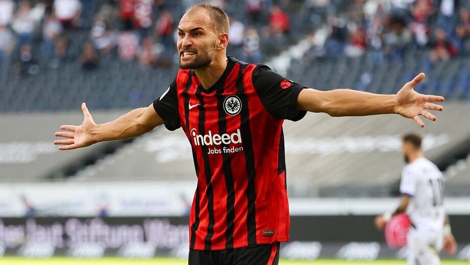 Mercado: italianos apontam defesa ao Benfica, Bas Dost prepara mudança e Inter 'despacha' craque