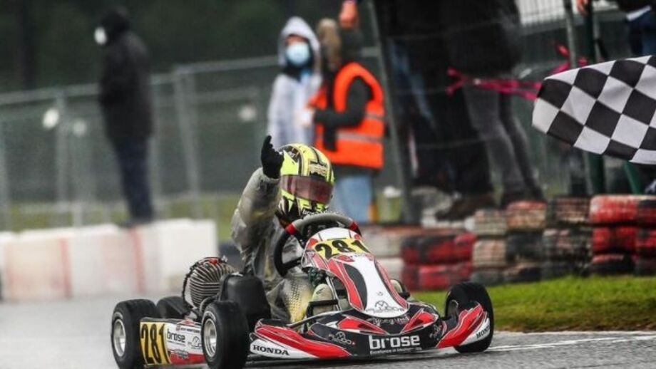 Noah mostra talento nos karts e dotes de campeão do pai Tiago Monteiro