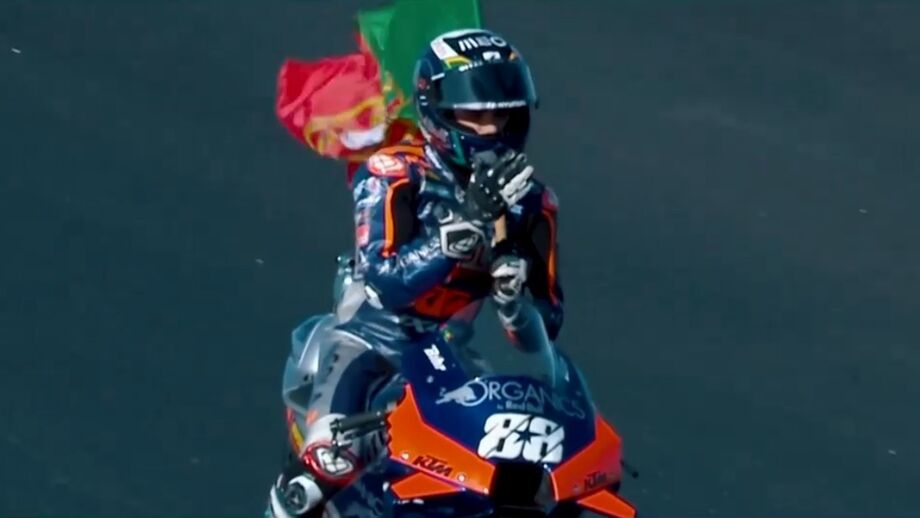 Emotiva homenagem ao piloto português de MotoGP