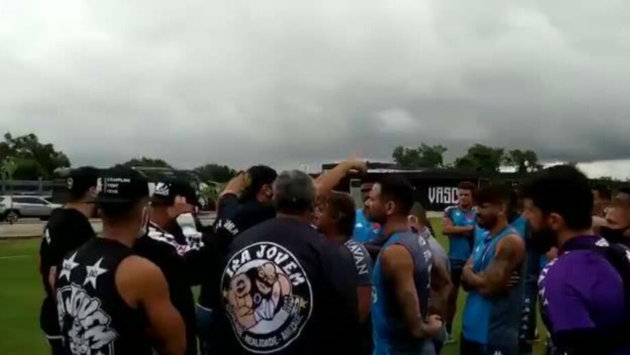 Merengues arrasam arbitragem do jogo de domingo com o Barcelona