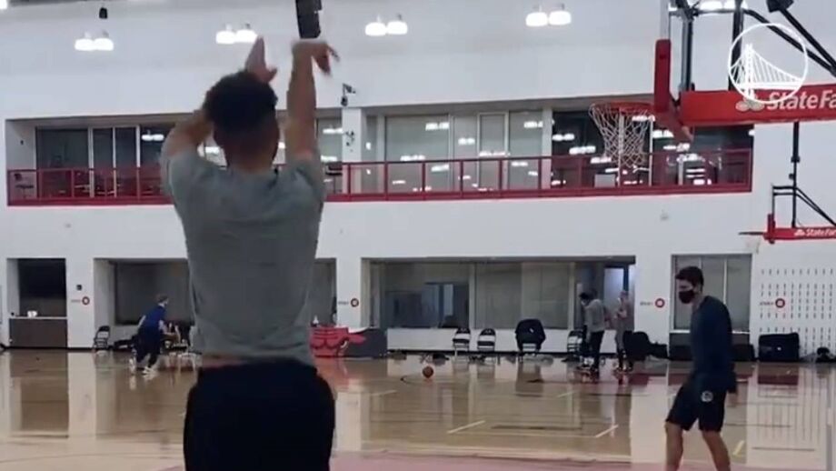 Basquetebolista dos Golden State Warriors com pontaria afinadíssima