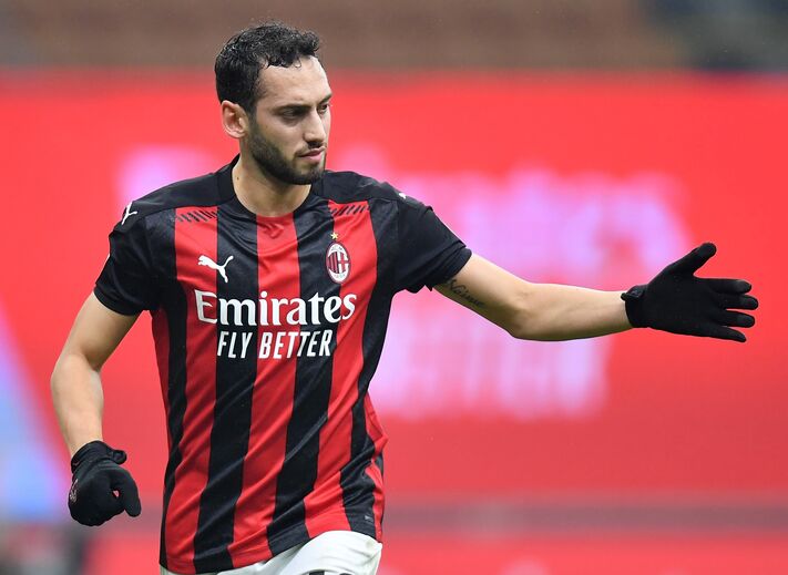 25. Hakan Calhanoglu (AC Milan), 23 (8 golos e 15 assistências)