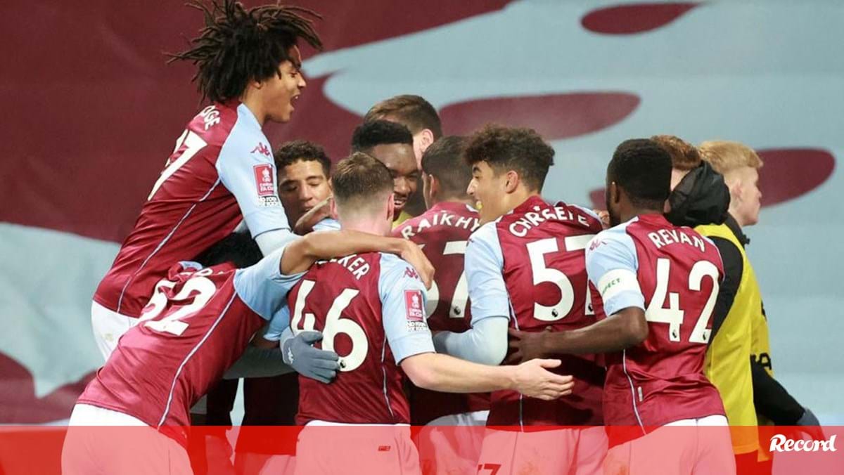 Tottenham perde com Aston Villa e soma a quarta derrota nos