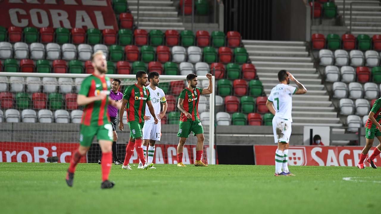 Vão acabar os jogos da liga portuguesa às 21h15 em dias de semana