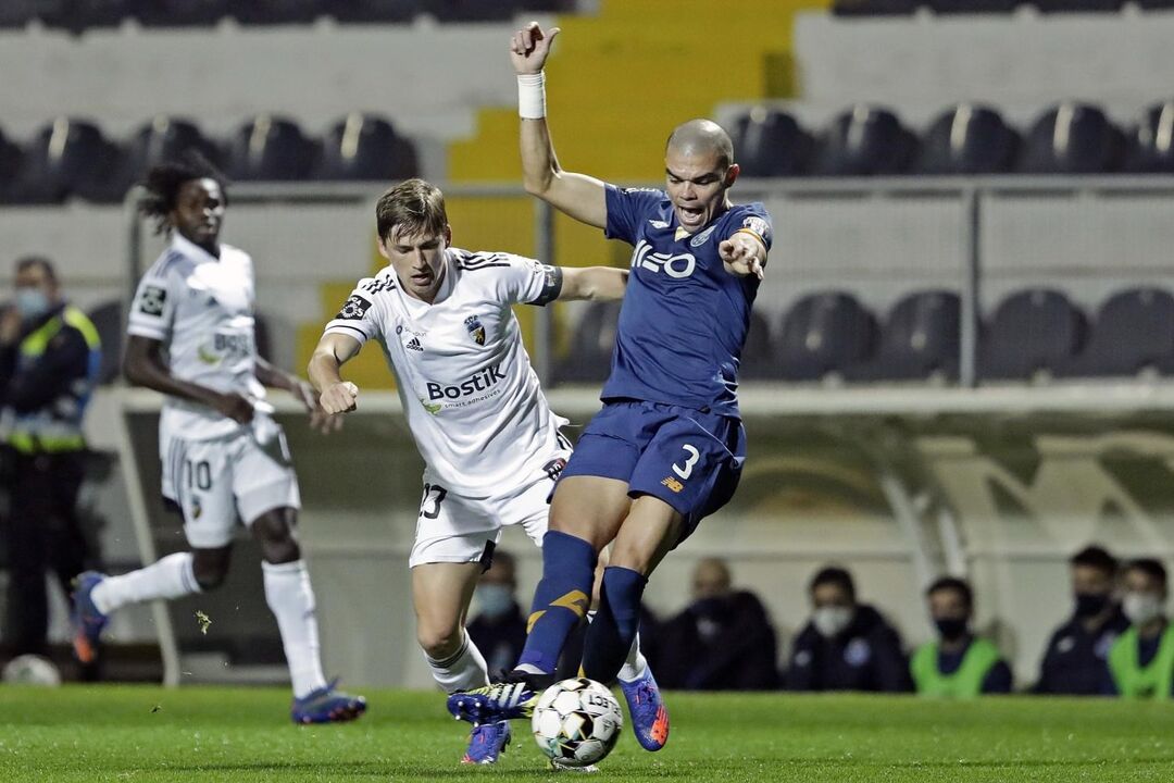 Defesa-central: Pepe (FC Porto) - 69,1%	