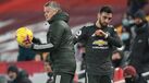 'Birra' com Solksjaer ou protestos contra o árbitro? A reação de Bruno Fernandes ao ser substituído