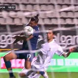 Lance polémico no Farense-FC Porto: algarvios pediram penálti, árbitro e VAR mandaram seguir
