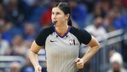 Natalie Sago apita jogos da NBA desde 2018