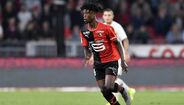 Eduardo Camavinga (18 anos - Rennes) - Há um ano era apontado como a 'the next big thing' e a verdade é que a grande surpresa é ainda não ter saído de França para um gigante europeu. Candidatos não lhe faltam, a começar pelo Real Madrid, mas por agora segue no Rennes, onde é titular indiscutível.