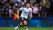 Lee Kang-in (19 anos - Valencia) - Num Valencia em queda livre, o miúdo sul-coreano vai tentando mostrar-se e até ao momento leva 3 assistências esta temporada, isto depois de em 19/20 ter apontado 3 golos.