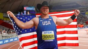 Ryan Crouser quebra recorde mundial com mais de 30 anos