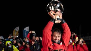 Yannick Bestaven vence 9.ª edição da regata à volta do mundo Vendée Globe