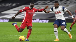'Furioso': Aurier abandonou estádio após ser substituído ao intervalo do Tottenham-Liverpool