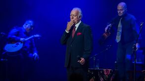 Morreu o fadista Carlos do Carmo