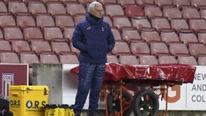 Mourinho volta a criticar Premier League: «Pouco profissional»