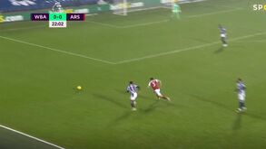 À atenção do Benfica: lateral do Arsenal 'destruiu' defesa do WBA e apontou este golaço