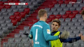 Lewandowski fez o quarto do Bayern e Tiago Dantas celebrou assim com Neuer