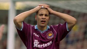 Rio Ferdinand confessa que jogou bêbedo contra o Arsenal e a culpa foi de... Paulo Futre 