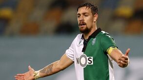 Coates iliba Cavani de qualquer ato de racismo