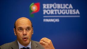 Ministro da Economia anuncia medidas mais duras e pondera encerrar restauração e comércio não alimentar