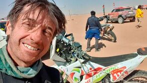 Piloto francês em coma induzido após queda sofrida na etapa maratona
