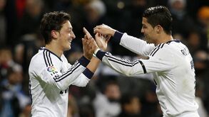 Özil: «Messi e Ronaldo? Um provou ser um dos melhores em Espanha, o outro em todos os países onde jogou»