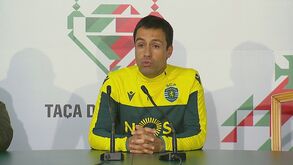 Como decidir um jogo perto dos 90': calcanhar, chapéu e bola no fundo da rede