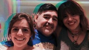 Filhas de Maradona 'choram' nas redes sociais as saudades do pai e mostram tatuagem 
