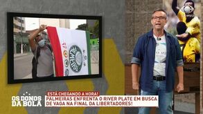 Craque Neto compra bandeira do Palmeiras em direto