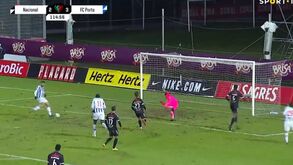 Famalicão-V. Guimarães: Dani Silva subiu às alturas para fazer o empate de cabeça