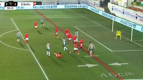 Estrela da Amadora reduziu para 1-2 diante do Benfica mas golo foi anulado pelo VAR