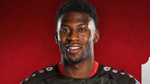 Fosu-Mensah deixa Manchester United e ruma ao Bayer Leverkusen 