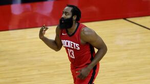 James Harden vai para os Brooklyn Nets num negócio bombástico com quatro equipas na NBA