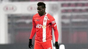 Balotelli diz basta: «Chega de fofocas estúpidas e associações inexistentes» 