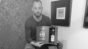 Beto e as garrafas que recebeu por causa de Messi: «Às vezes é impossível evitar o golo»